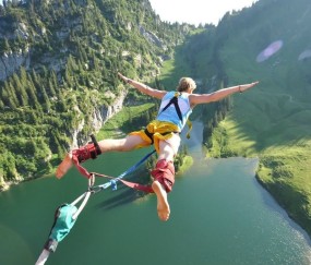 开云官方-当死敌跪下祈祷，C罗重伤之夜，足球回归最纯粹的模样，C罗重伤之夜，死敌跪地祈祷，足球在这一刻回归纯粹